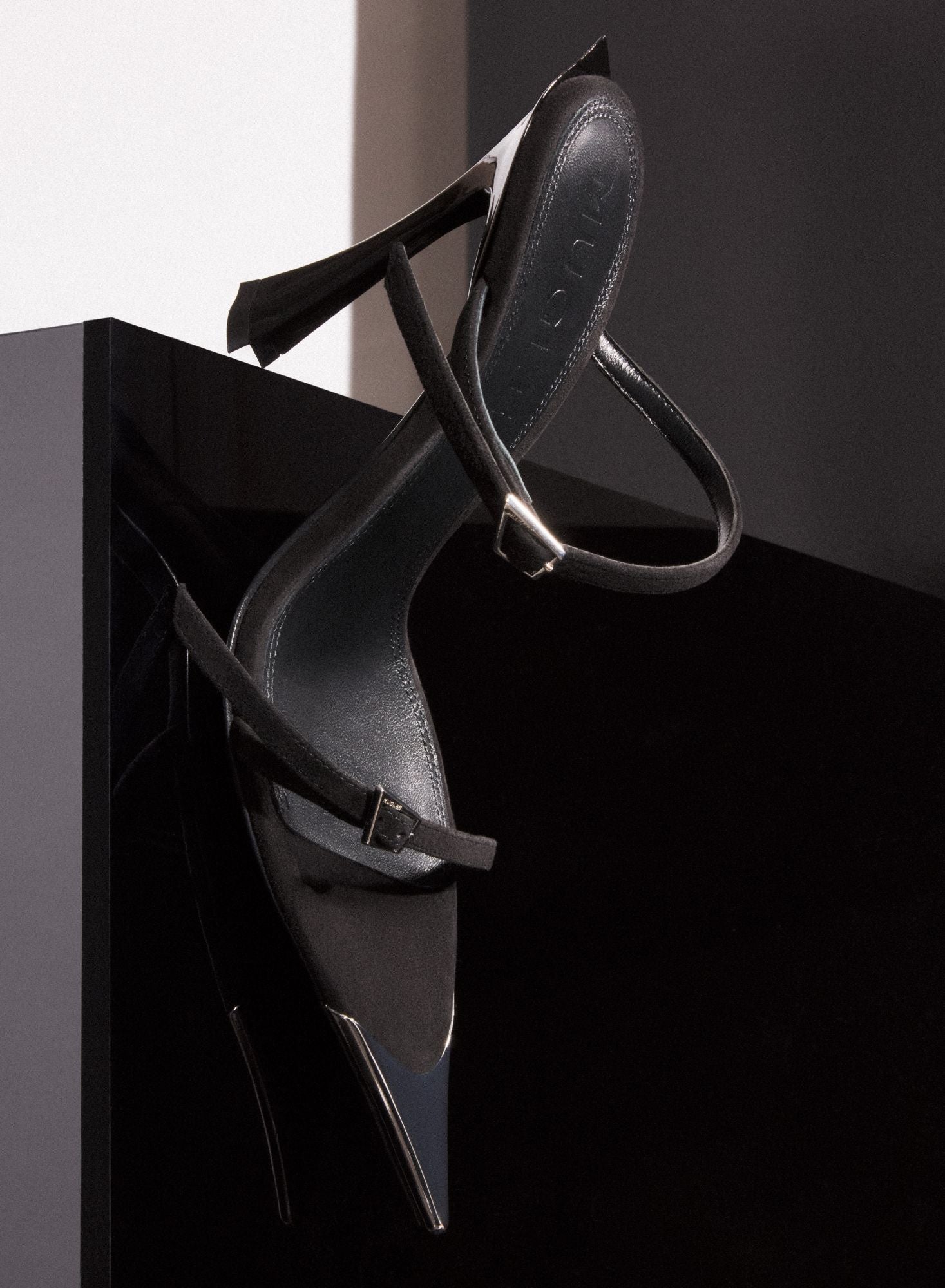 BLACK SUEDE FANG 95 SANDALS