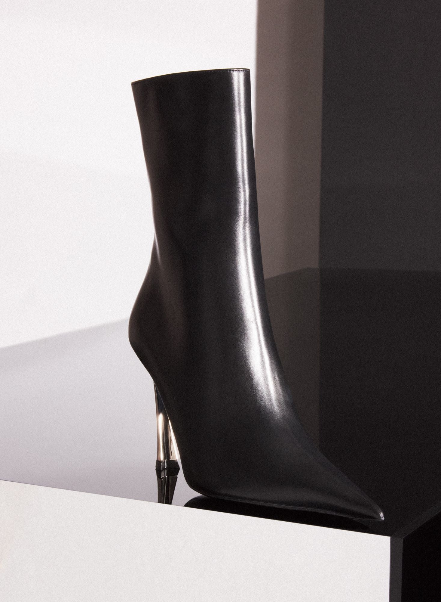 BLACK LEATHER FANG 95 ANKLE BOOTS