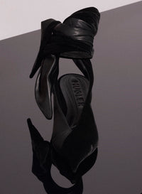 BLACK LEATHER KNOT FANG FLAT MULES