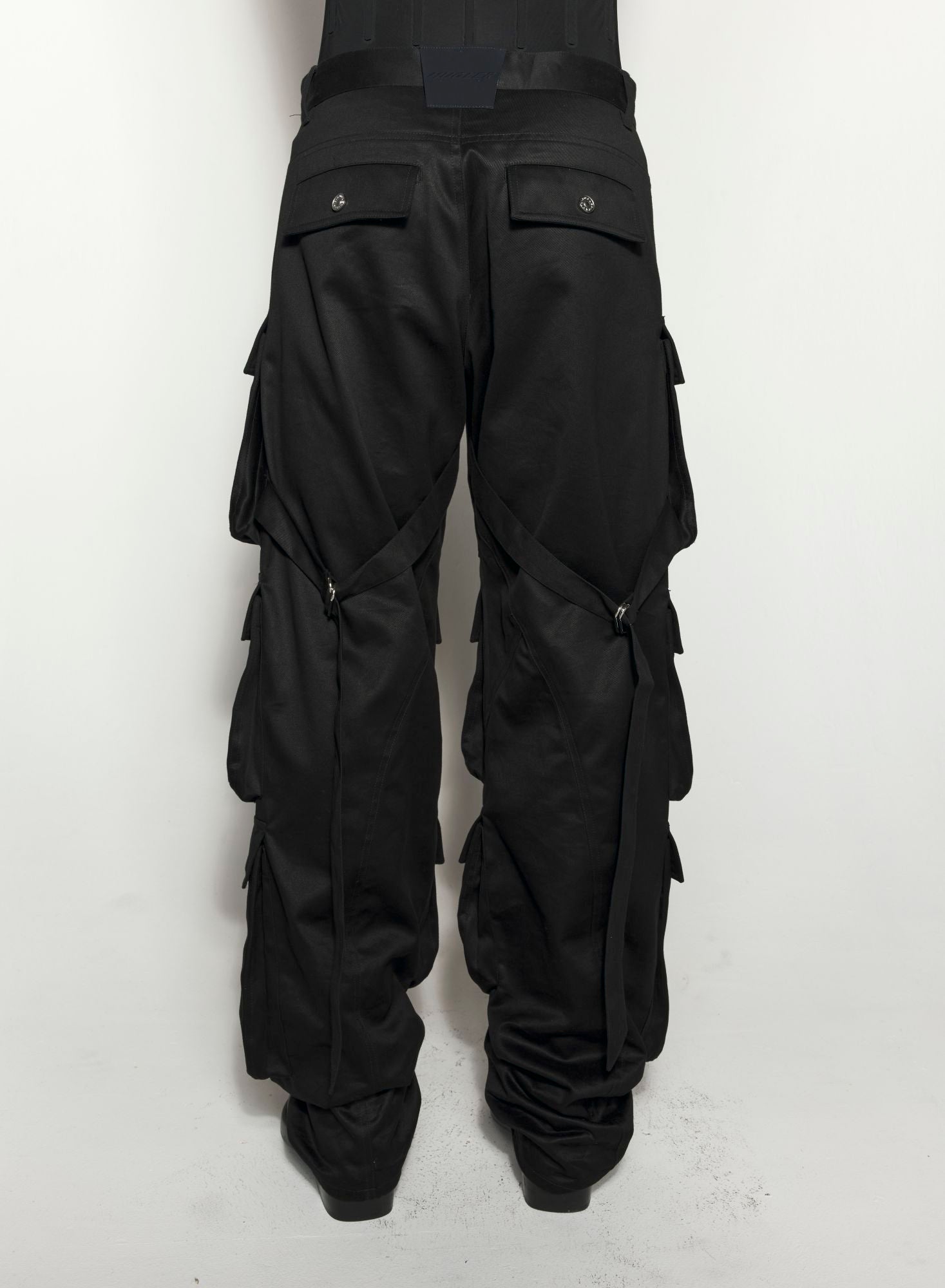 BLACK CARGO PANTS