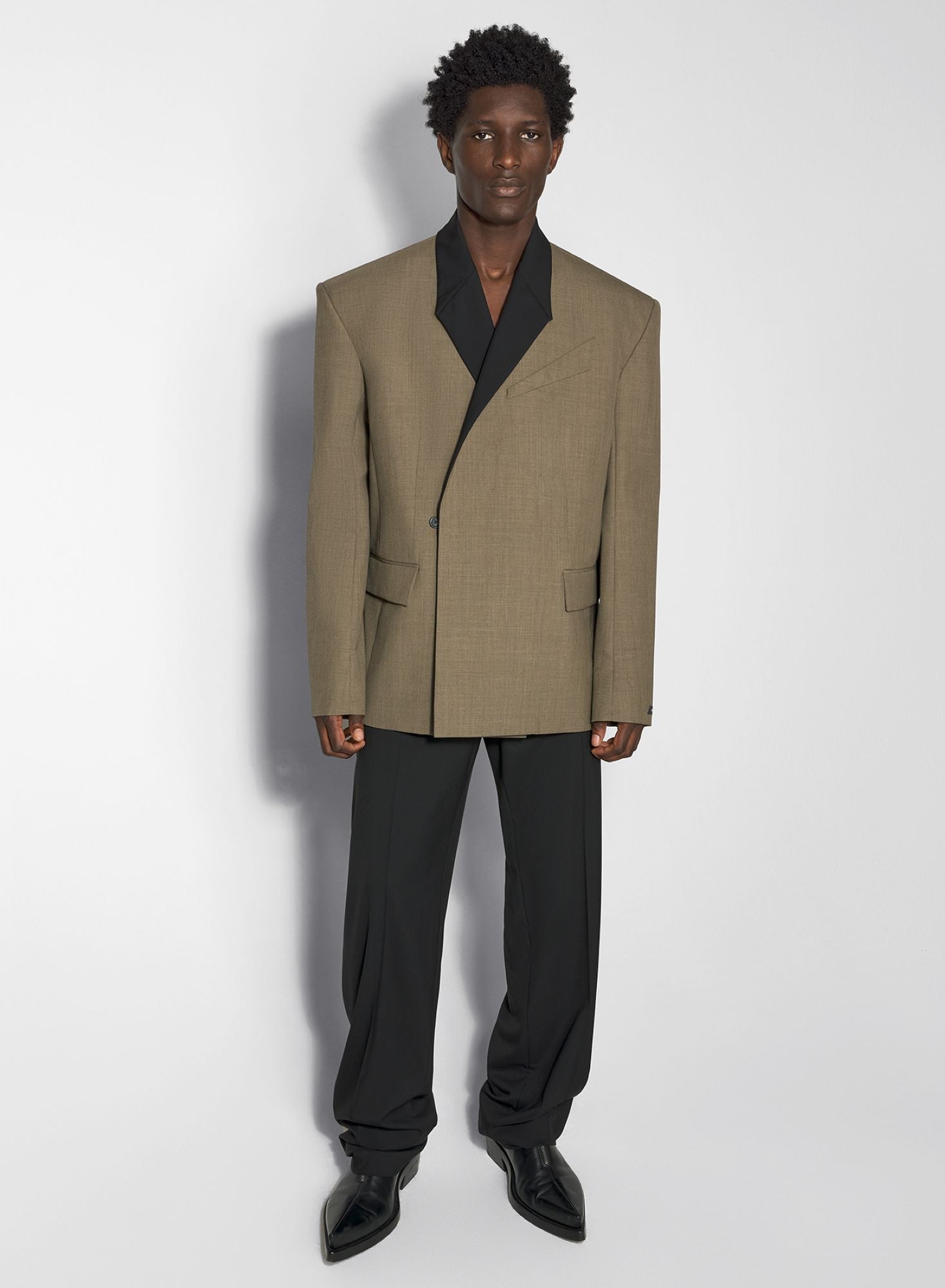 BLACK CONTRASTED COLLAR KHAKI TAILORED JACKET