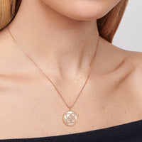 Pendentif Lotus nacré en or