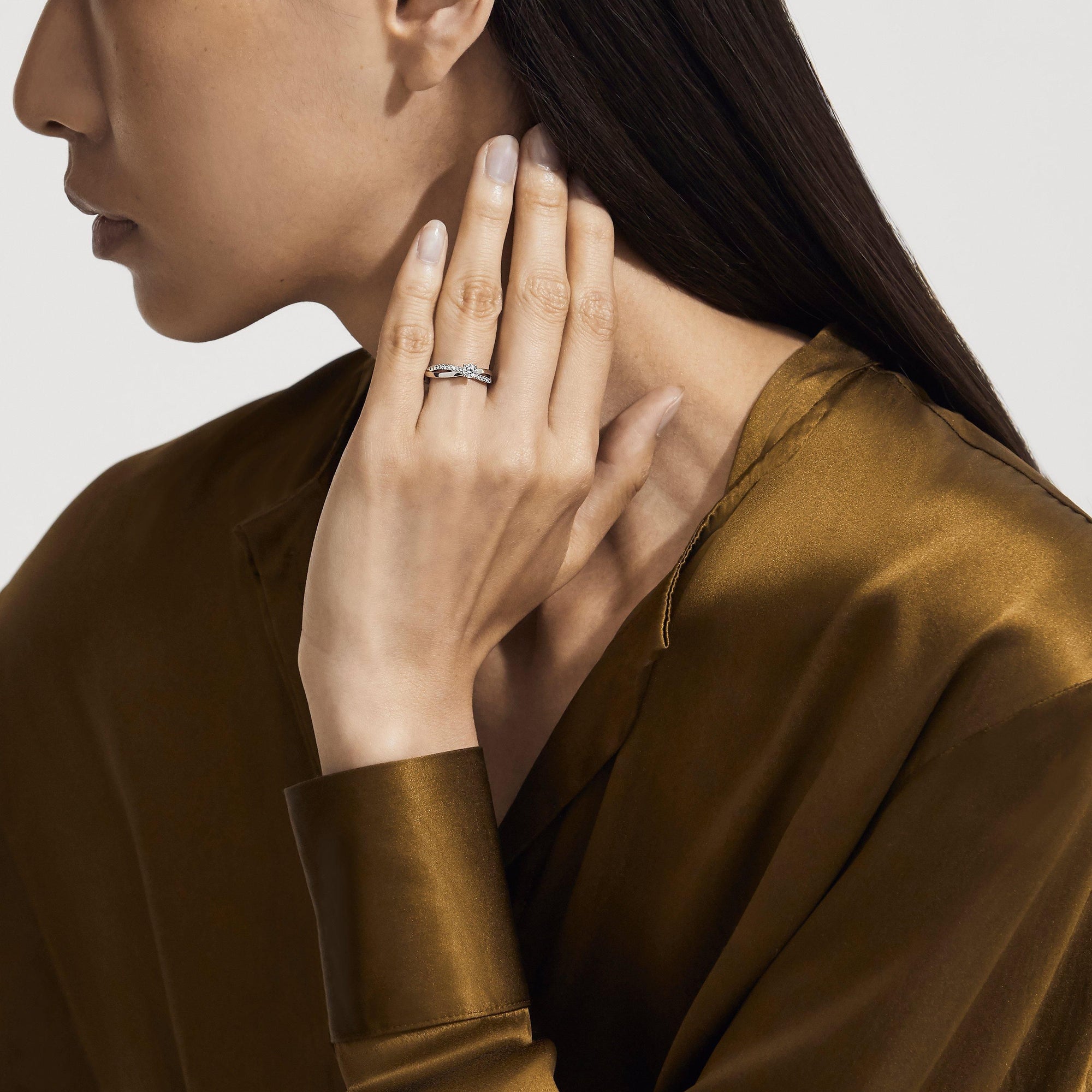 Bague Infinity avec diamant rond brillant platine